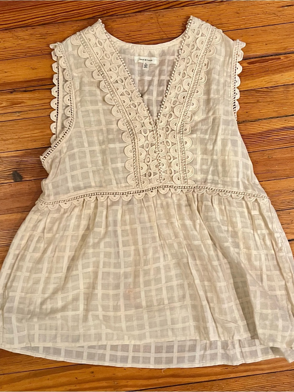 Max Studio Cream Colored Sleeveless Blouse with Lace Detail Size Large